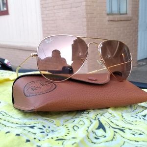Ray Ban Aviator sunglasses w Gradient lens